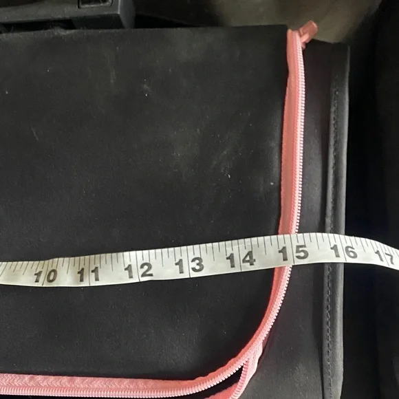 Mary Kay Black Cosmetic Bag Set with Pink Accents - Picture 5 of 15